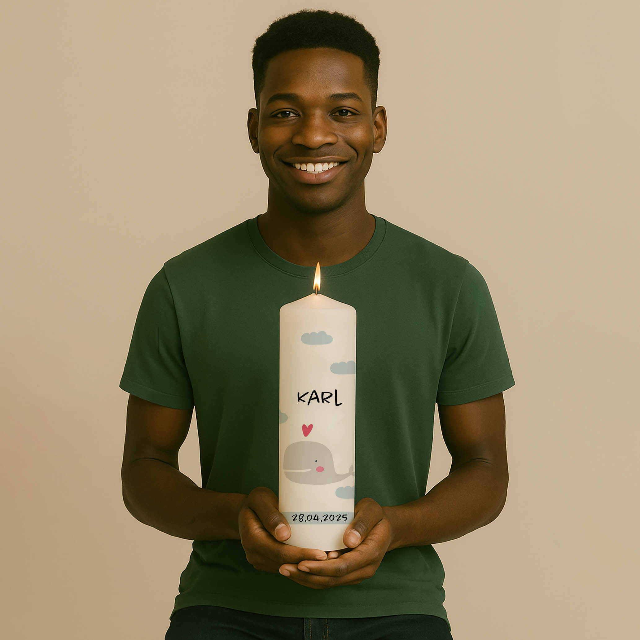 Personalisierte Geburtstagskerze mit Wal und Herzmotiv in Hellblau – liebevolles, maritimes Design für Kinderfeste.