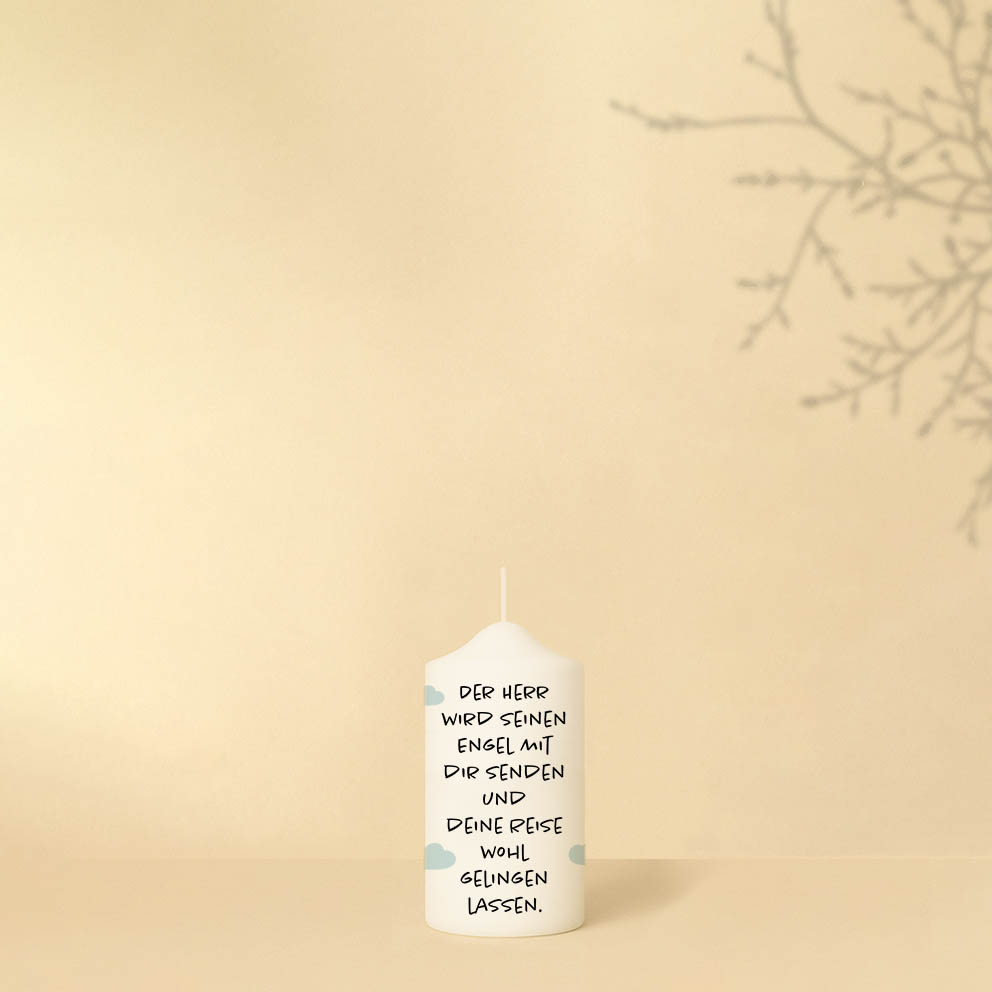 Personalisierte Geburtstagskerze mit Wal und Herzmotiv in Hellblau – liebevolles, maritimes Design für Kinderfeste.