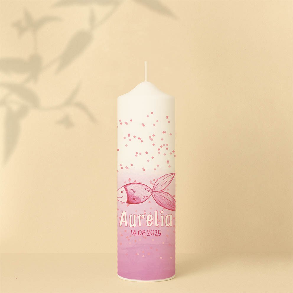 Personalisierte Geburtstagskerze mit Fischmotiv und Konfetti-Design – erhältlich in Blau oder Rosa, fröhlich und liebevoll gestaltet.