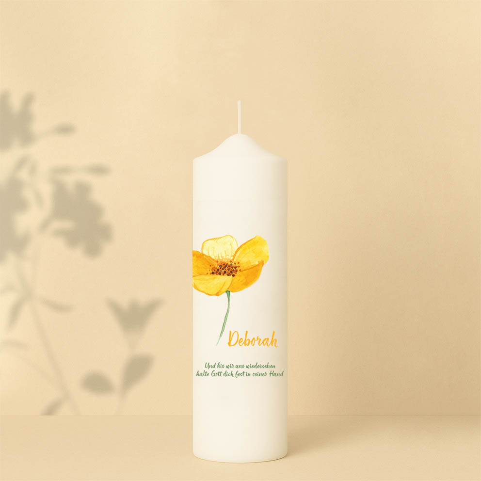 Personalisierte Gedenkkerze mit gelber Mohnblume – zartes, warmes Design mit tröstendem Spruch zum liebevollen Erinnern.