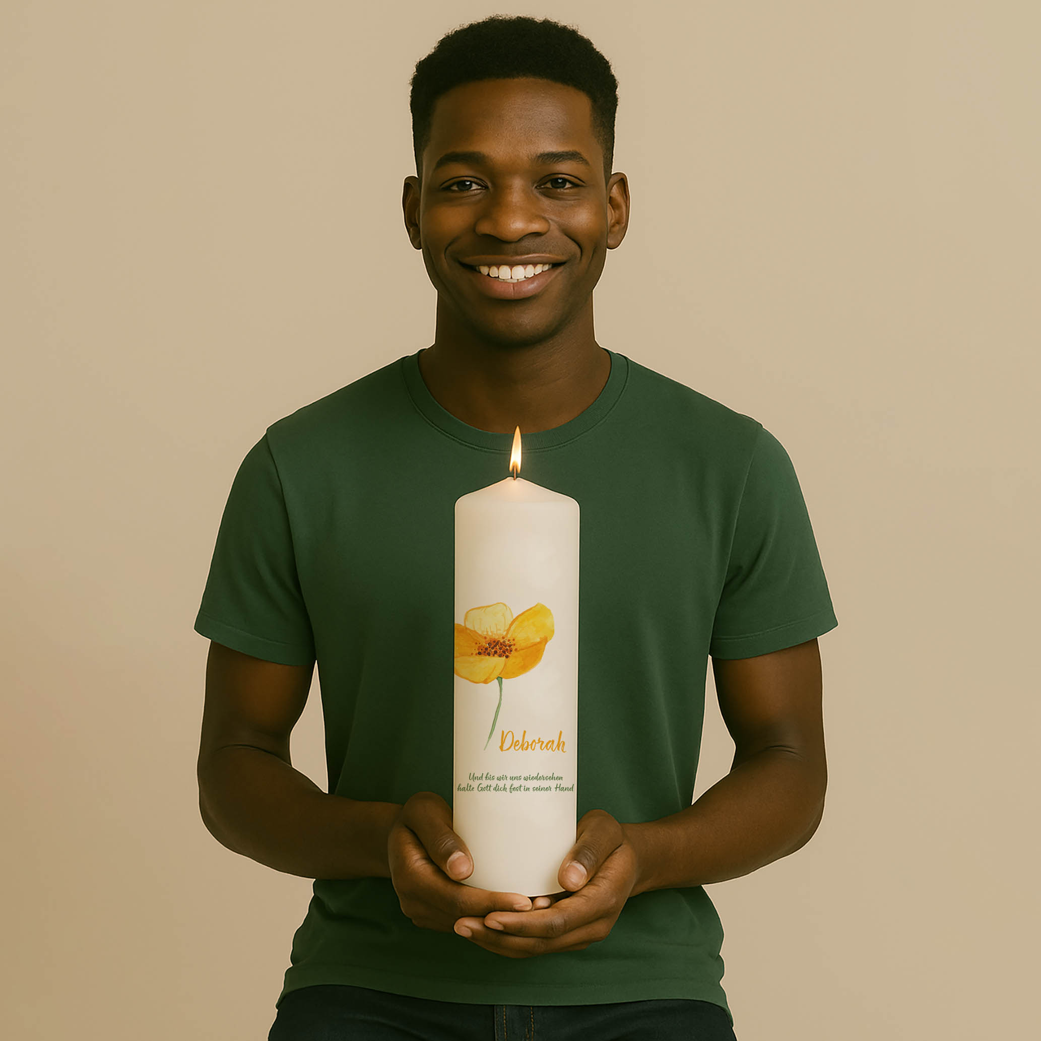 Personalisierte Gedenkkerze mit gelber Mohnblume – zartes, warmes Design mit tröstendem Spruch zum liebevollen Erinnern.