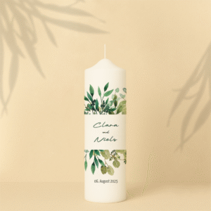 Personalisierte Hochzeitskerze mit satten Grüntönen und modernen Blättermotiven – stilvolles, frisches Design für den großen Tag.