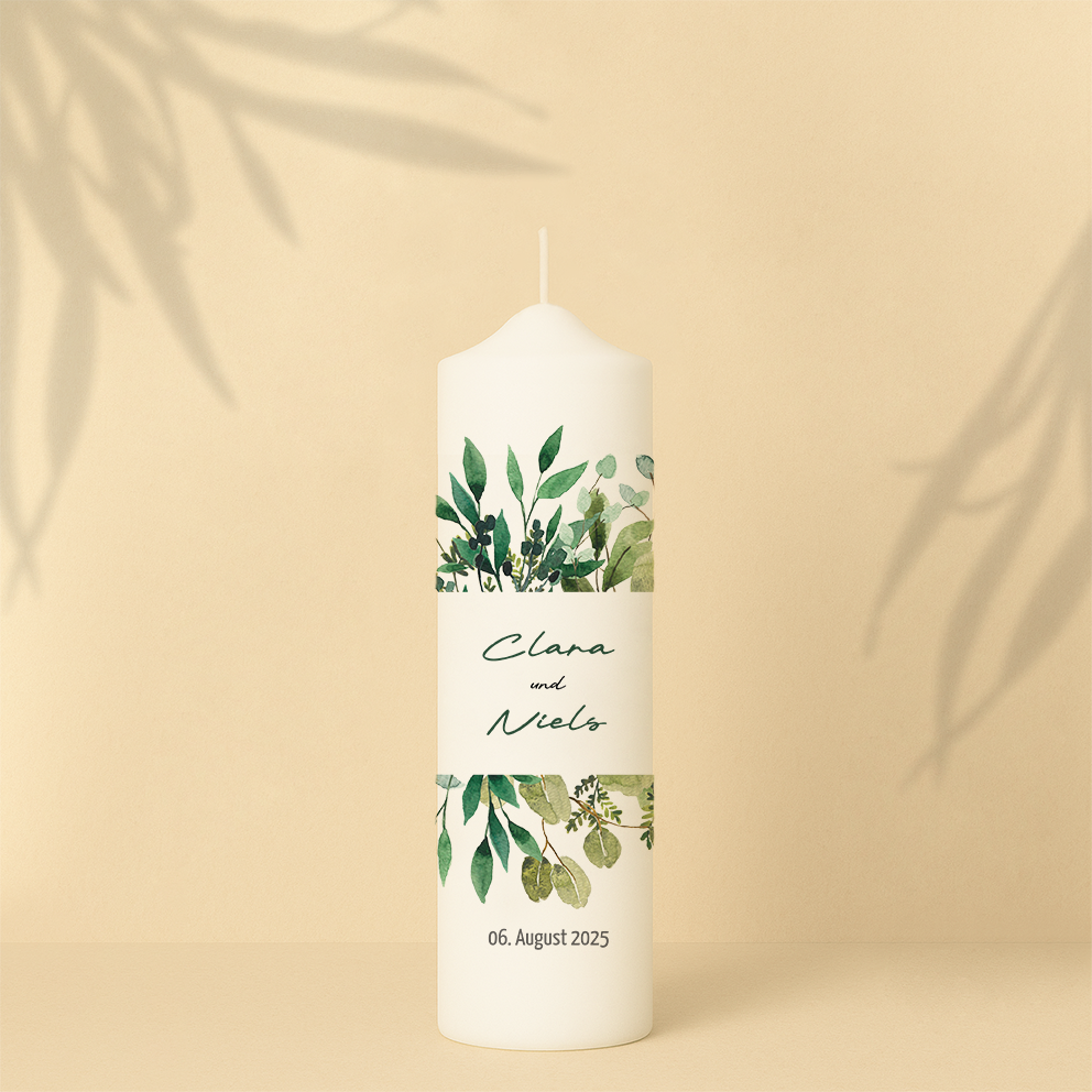 Personalisierte Hochzeitskerze mit satten Grüntönen und modernen Blättermotiven – stilvolles, frisches Design für den großen Tag.