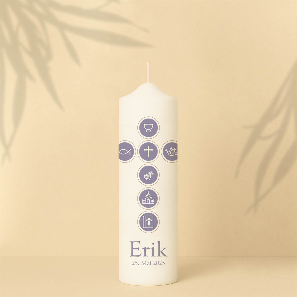 Taufkerze in Flieder oder Petrol mit Kreuz aus sieben Symbolkreisen, Name und Datum – personalisiert und in zwei Größen erhältlich.