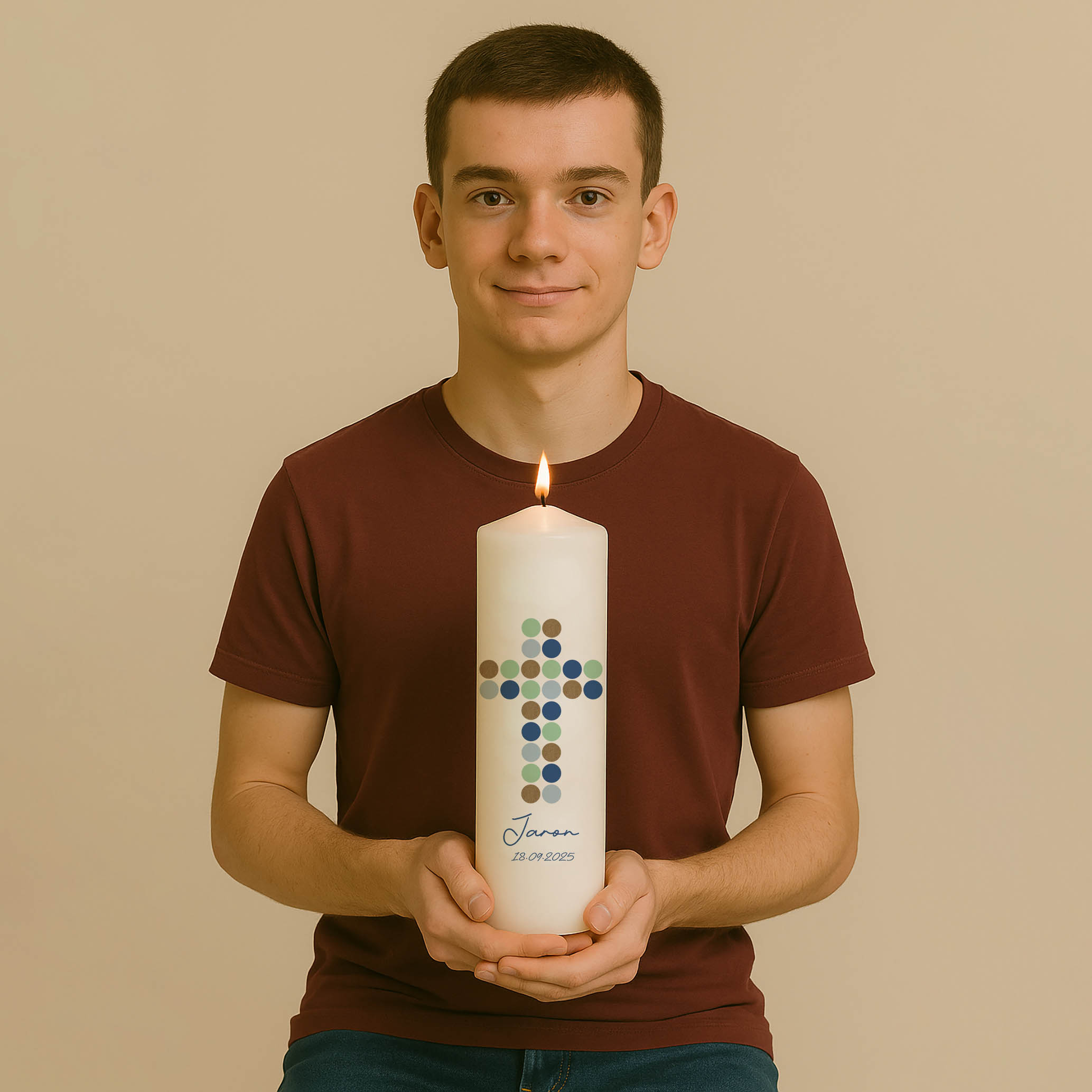 Taufkerze mit Kreuz aus bunten Kreisen, Name, Datum und Spruch – personalisiert und in zwei Größen erhältlich.