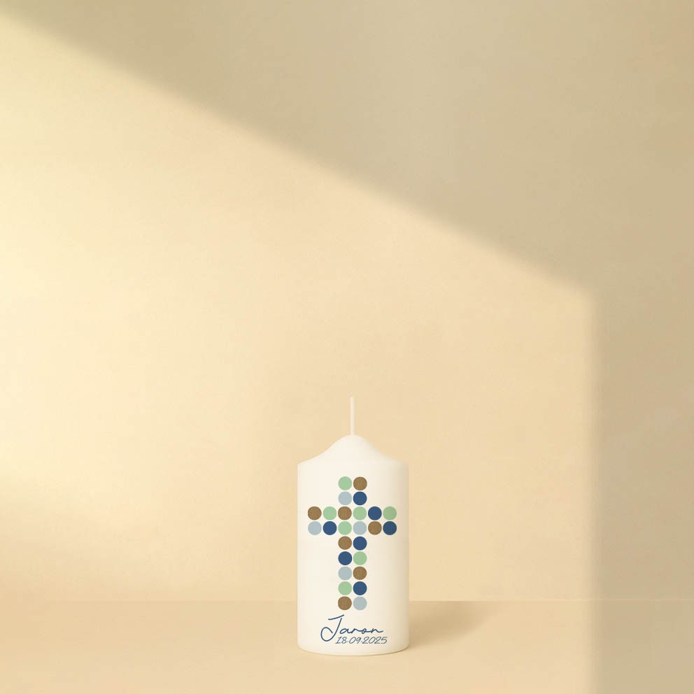 Taufkerze mit Kreuz aus bunten Kreisen, Name, Datum und Spruch – personalisiert und in zwei Größen erhältlich.