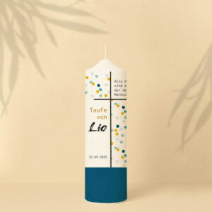 Taufkerze in Blau, Grün, Pastell oder Rosa mit Kreuz, Punkten, Bibelzitat, Name und Datum – personalisiert und in zwei Größen erhältlich.