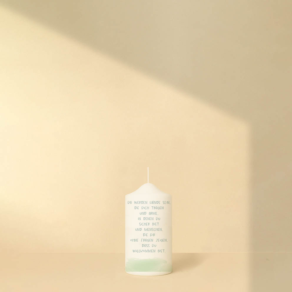 Taufkerze mit Blätterkranz, Fuchs, Name, Datum und Spruch – personalisiert und in zwei Größen erhältlich.