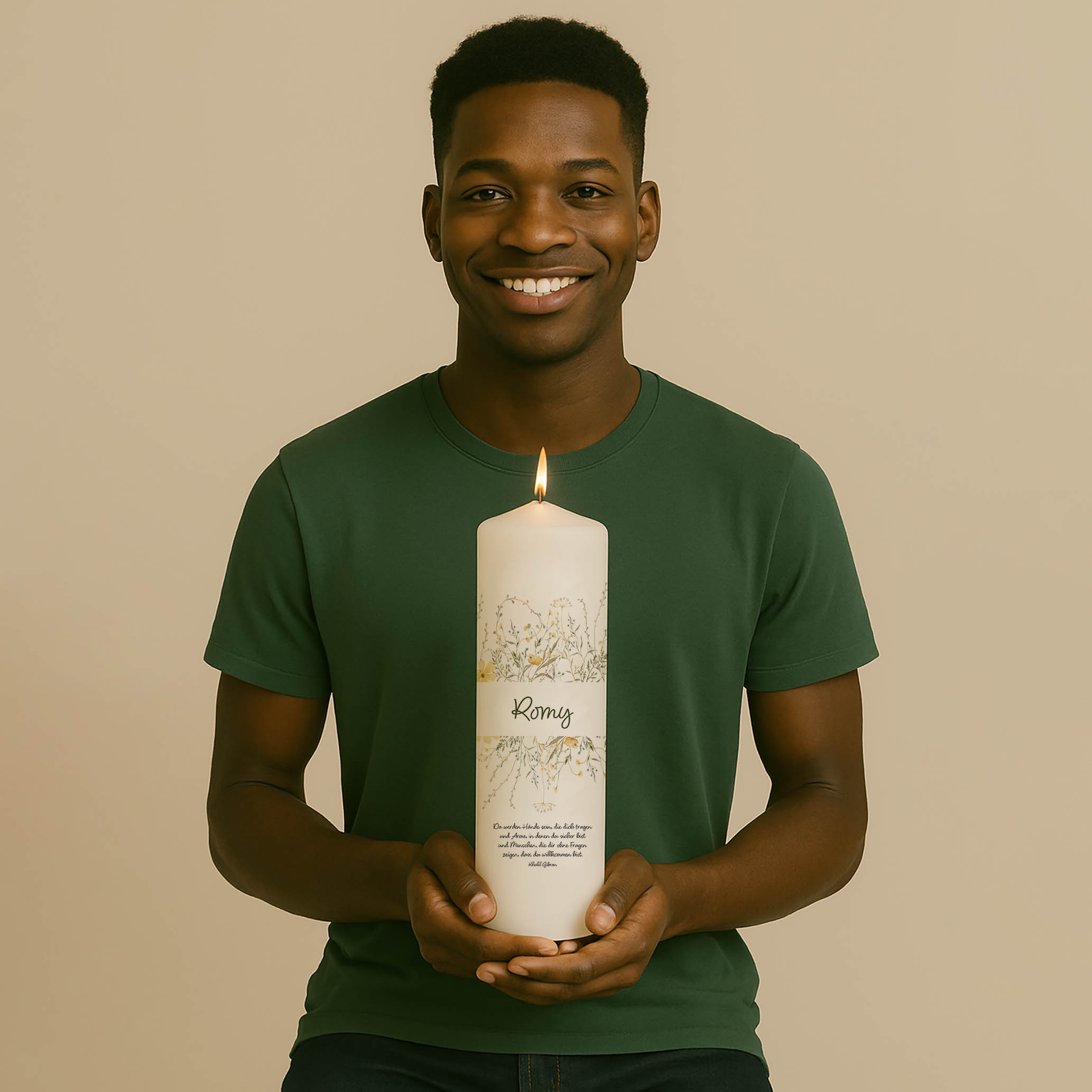 Taufkerze mit Blumen, Namen und Spruch – Personalisiert und nur in Groß erhältlich.