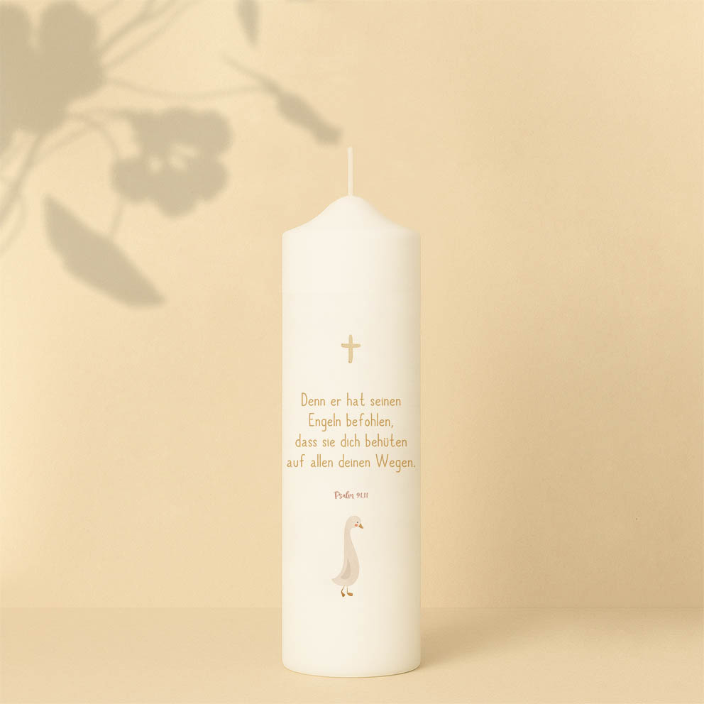 Taufkerze mit Blumenkranz, Kreuz, Gans, Name, Datum und Bibelzitat – Personalisiert und in zwei Größen erhältlich.