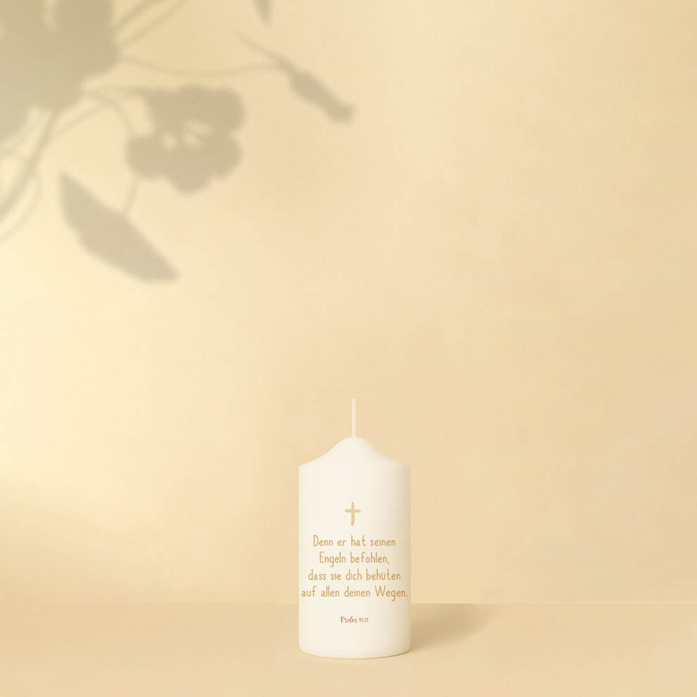 Taufkerze mit Blumenkranz, Kreuz, Gans, Name, Datum und Bibelzitat – Personalisiert und in zwei Größen erhältlich.