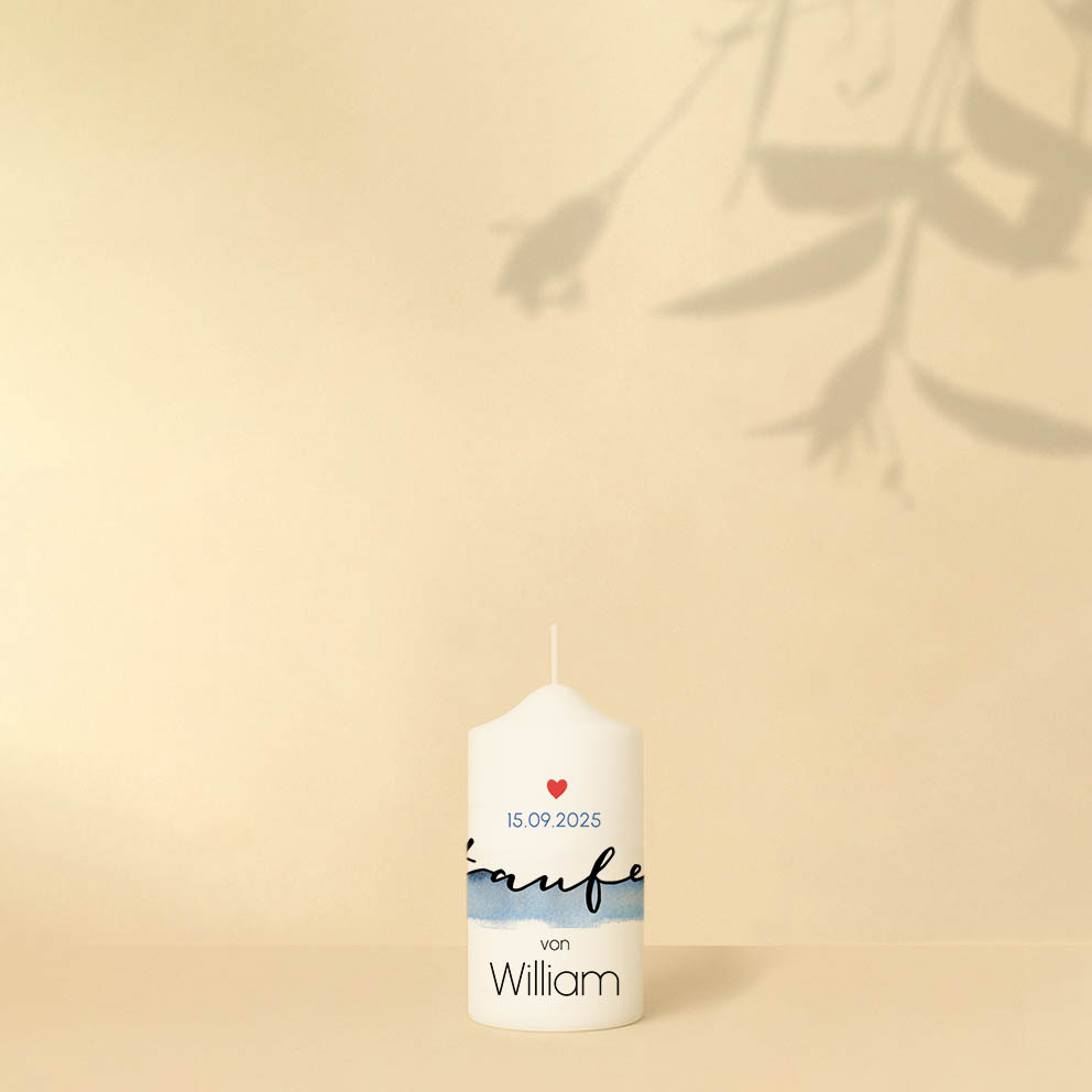 Taufkerze mit Schiff auf Wasser, Bibelzitat, Herz, Name und Datum– Personalisiert und in zwei Größen erhältlich.