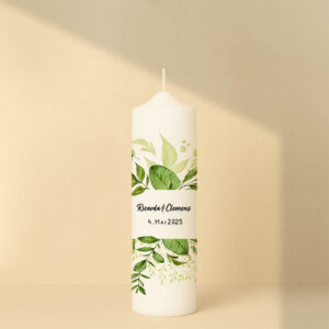 Personalisierte Hochzeitskerze mit kräftigen Blättern in Grüntönen – inspiriert von der Natur, stilvoll und modern zugleich.