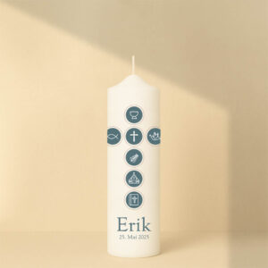Taufkerze in Flieder oder Petrol mit Kreuz aus sieben Symbolkreisen, Name und Datum – personalisiert und in zwei Größen erhältlich.