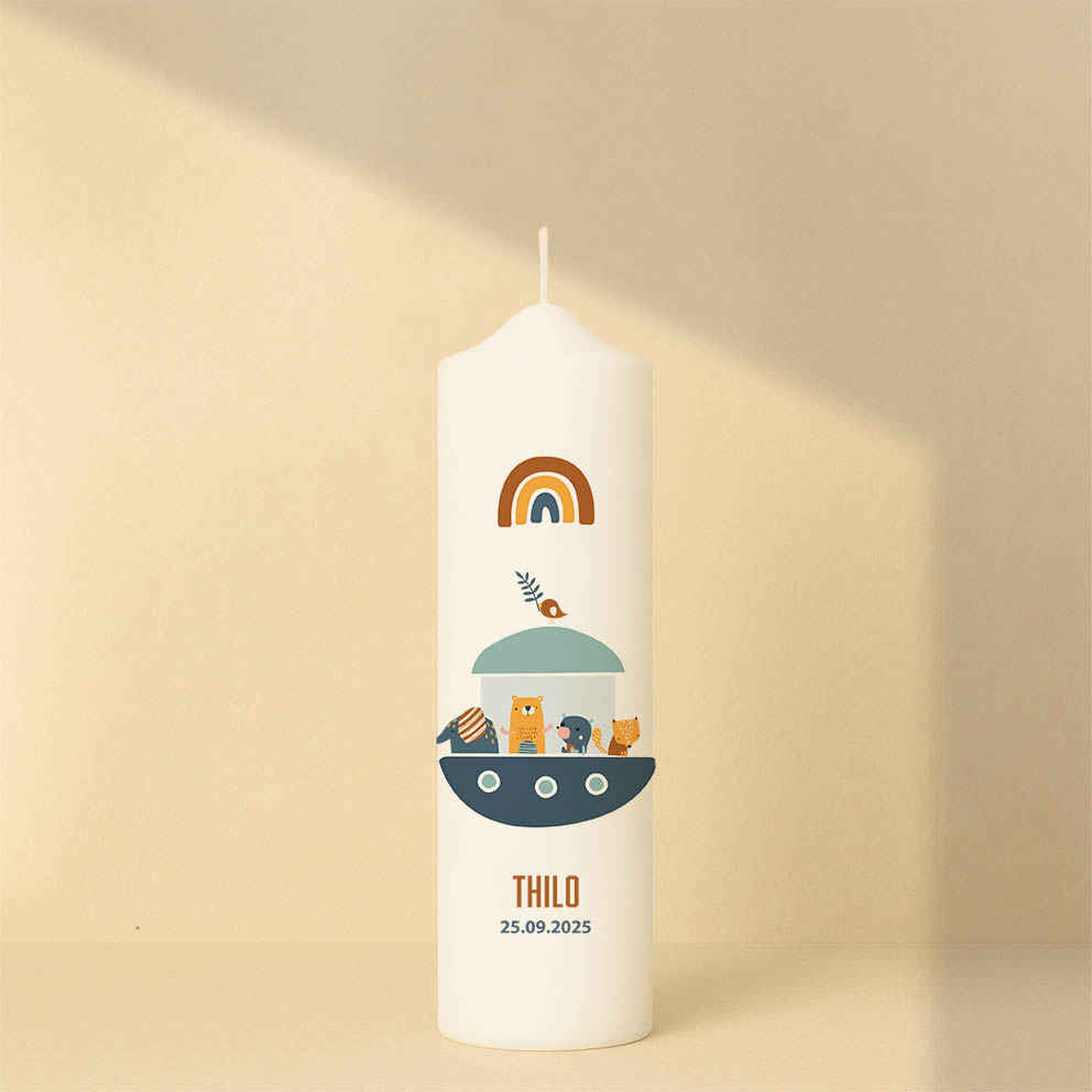Taufkerze mit Regenbogen, Schiff mit Tiere, Name, Datum und Spruch – Personalisiert und in zwei Größen erhältlich.