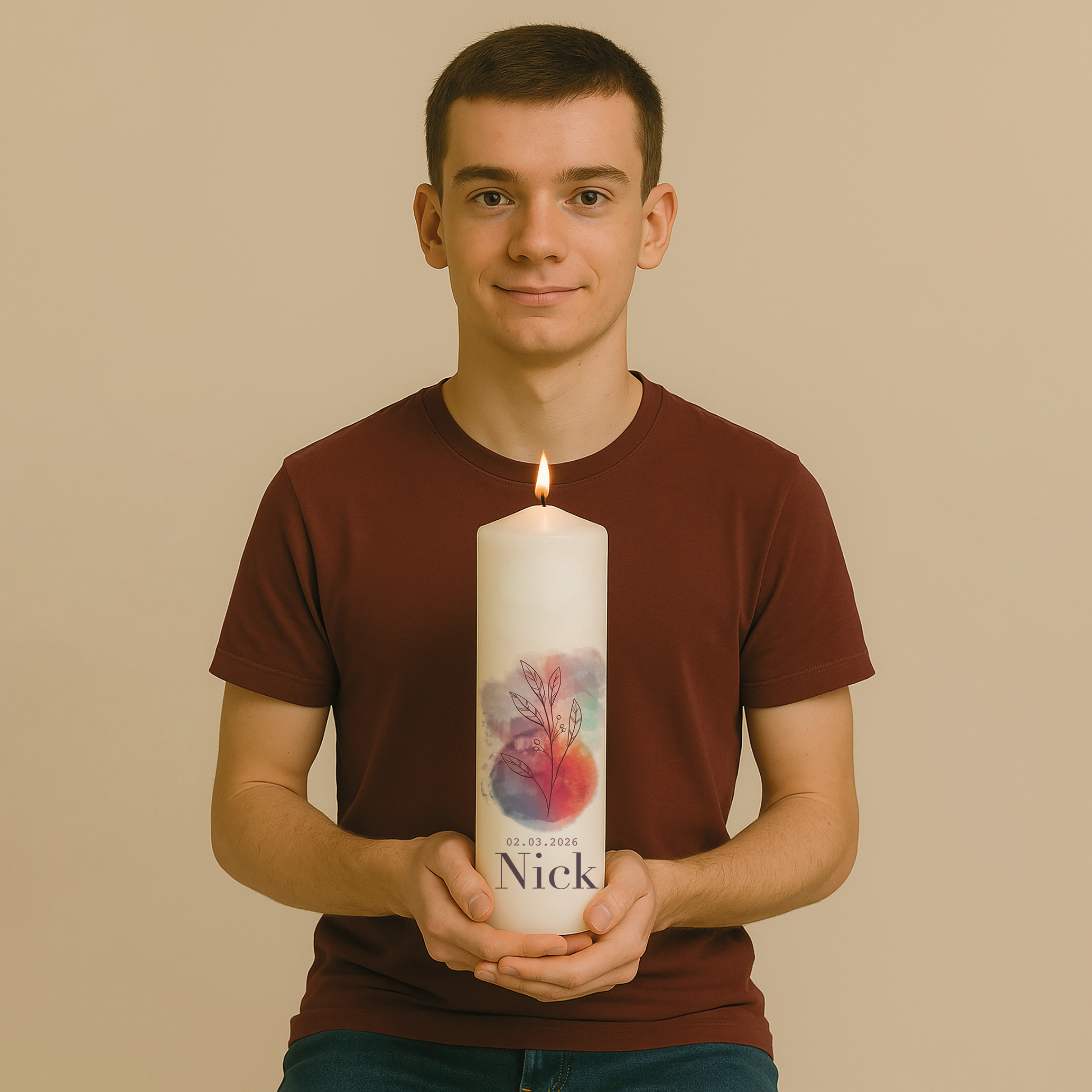 Personalisierte Lebenskerze mit fröhlichen Farbflächen und modernem Schriftzug – schlicht, klar und ausdrucksstark zugleich.