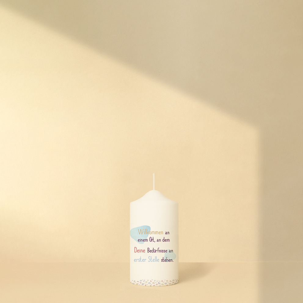 Personalisierte Geburtstagskerze mit Oktopus, Luftballons und Geschenken – fröhliches, buntes Motiv für kleine Entdecker.