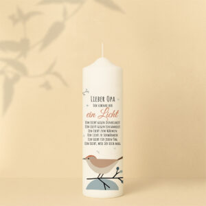 Personalisierte Weihnachtskerze für Opa mit Vogelmotiv und herzlicher Lichtbotschaft – schlicht, stilvoll und emotional.