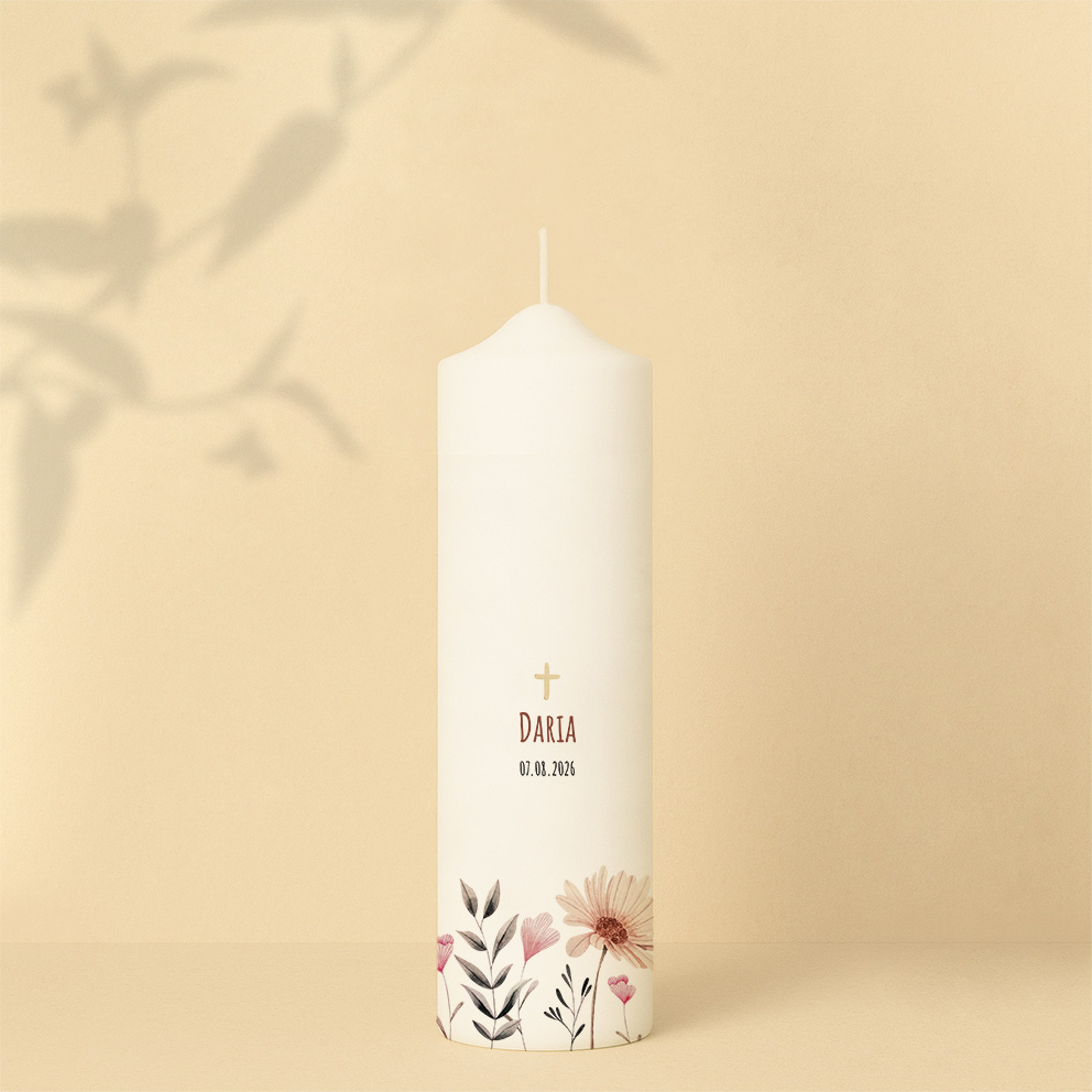 Taufkerze mit Blumen, Bibelzitat, Kreuz, Name und Datum – Personalisiert und in zwei Größen erhältlich.