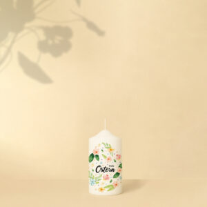 Osterkerze mit der Form wie ein Ei aus Blumen, Text „Frohe Ostern“ und kurzem Zitat – nur in klein erhältlich